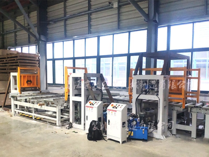 旋（xuán）轉180度翻板機（jī）